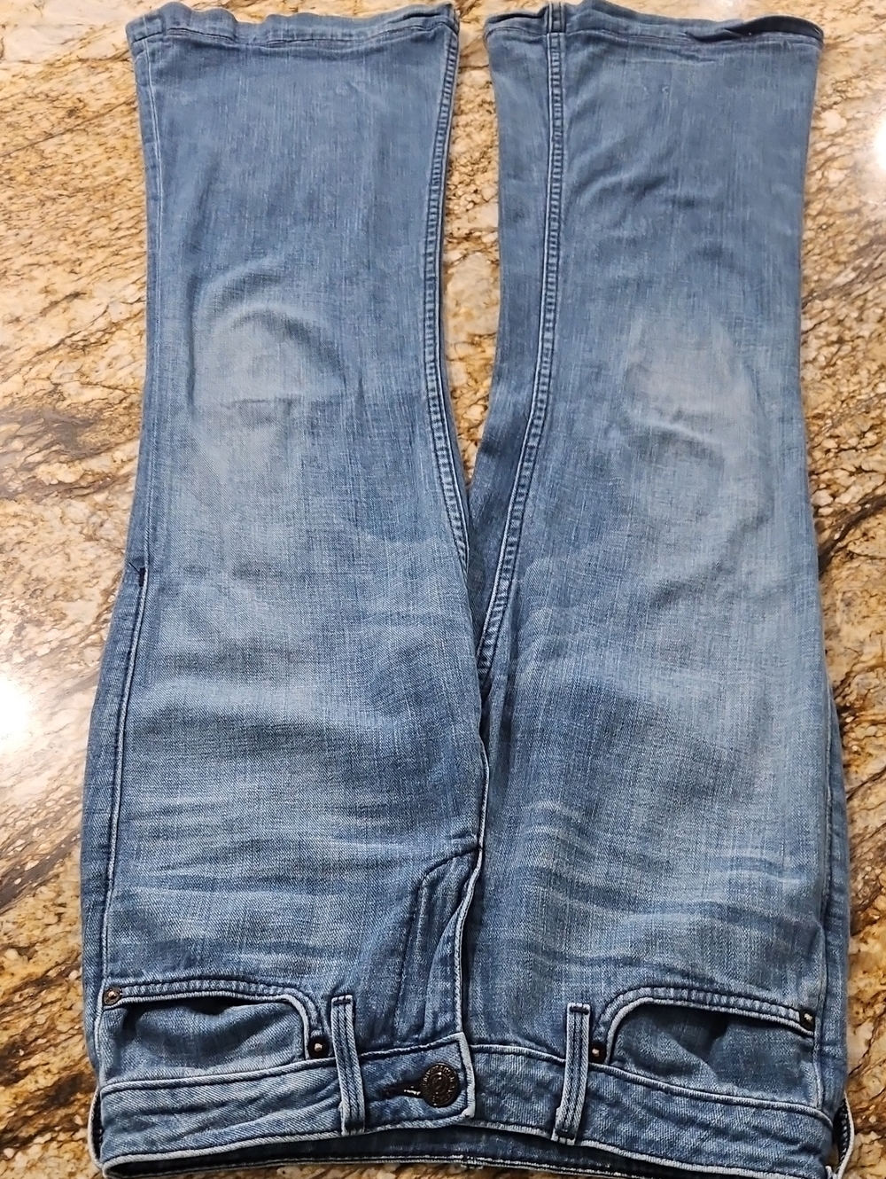 TRUE RELIGION Women's Denim Jeans. Size 26 Inseam 31" Rise 10"